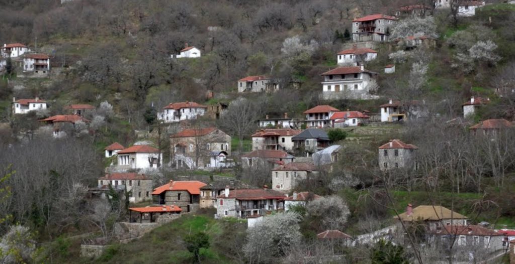 Οι φήμες και τα παραμύθια που ακολουθούν το «στοιχειωμένο» χωριό του Ολύμπου (βίντεο)