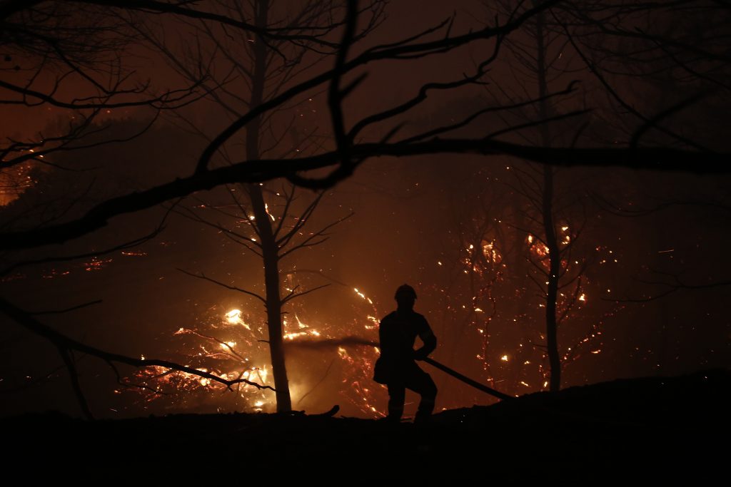 Κόλαση φωτιάς: Φόβοι πως θα φτάσει Μαλακάσα και Ωρωπό – Εκκενώθηκε και το Καλέντζι