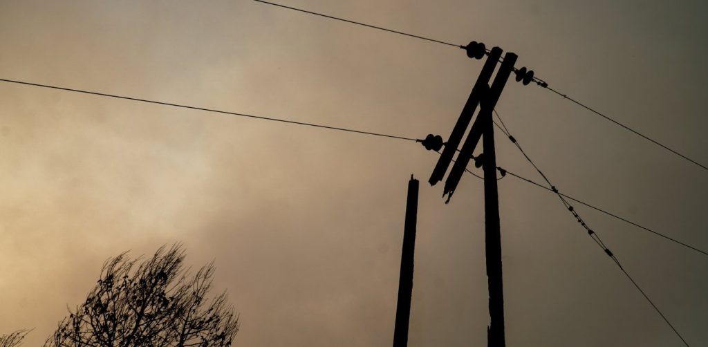 Φωτιά: Χωρίς ρεύμα σήμερα όλη η Αττική – Πού θα πραγματοποιηθούν διακοπές ρεύματος