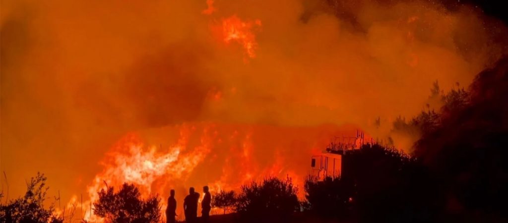 Φωτιά Βαρυμπόμπη: Ακόμα ένα μήνυμα του 112 – «Εκκενώστε τώρα προς Θρακομακεδόνες και Αχαρνές»