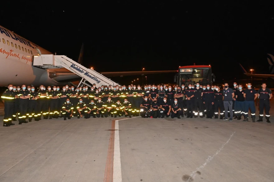 Στην Αθήνα οι 83 Γάλλοι πυροσβέστες – Αναμένονται και δύο αεροσκάφη καναντέρ (φωτο)