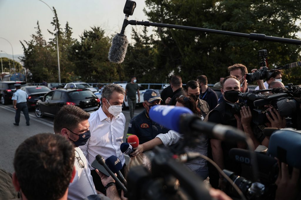 «Έκρηξη» οργής από πολίτες κατά κυβέρνησης και ΜΜΕ: «Πήρατε 20 εκατ. ευρώ – Κ.Μητσοτάκη να πεθάνεις»! (βίντεο)