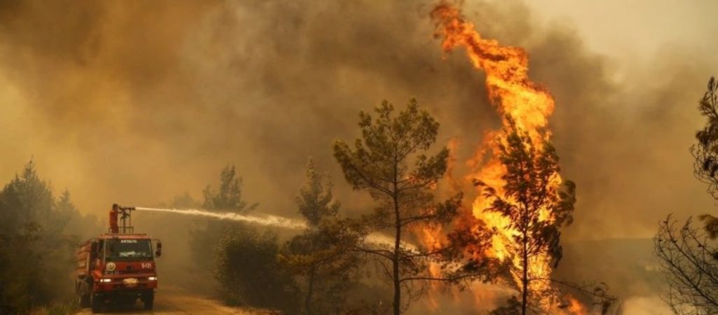Πυρκαγιά: Εκκενώθηκαν τα σπίτια του «Χαμόγελου του Παιδιού» σε Μαραθώνα – Γύθειο