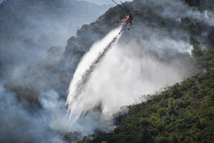 Πνίγεται στον καπνό η Αττική – Σε ύφεση το μέτωπο της φωτιάς