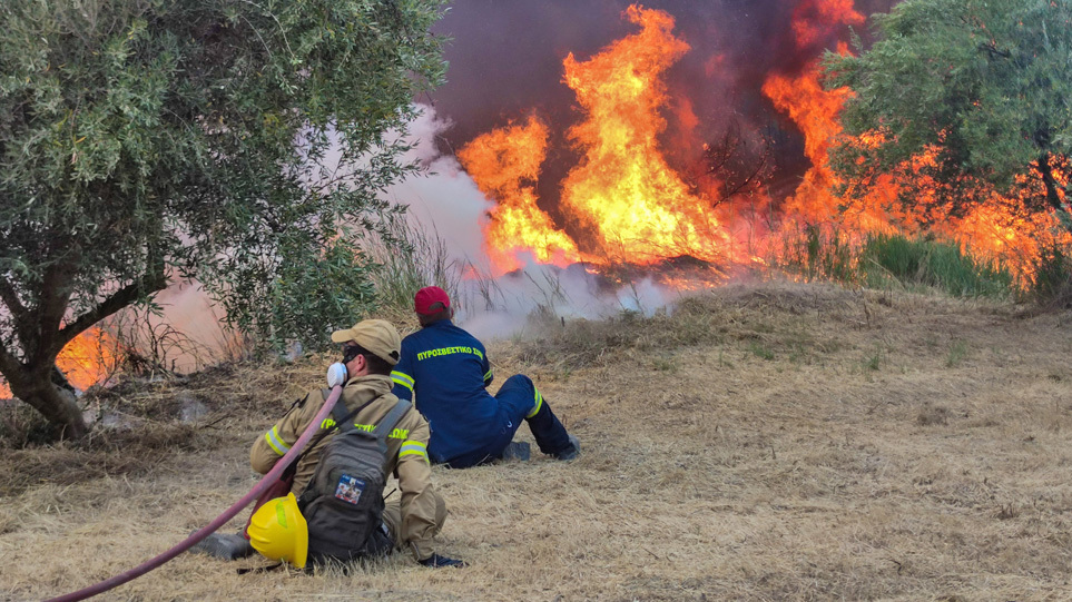 Φωτιά στην Αρχαία Ολυμπία: Μεγάλη αναζωπύρωση στη Νεμούτα