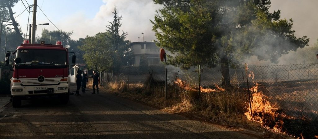 Φωτιά στην Αττική: Νέο μέτωπο στην Πάρνηθα – Σημειώθηκε αναζωπύρωση ανάμεσα σε Θρακομακεδόνες και Κρυονέρι