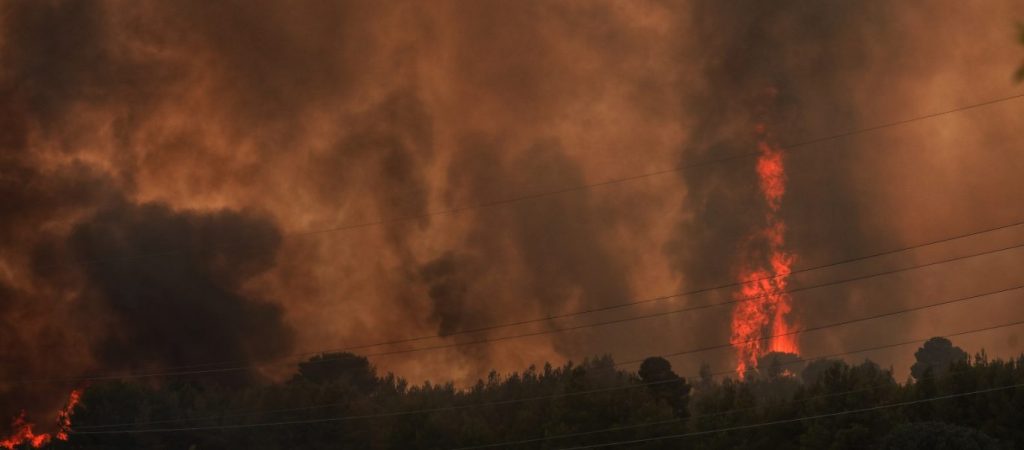 Στην Κρήτη έφτασαν τα αποκαΐδια από τις φωτιές σε Αττική, Εύβοια & Πελοπόννησο