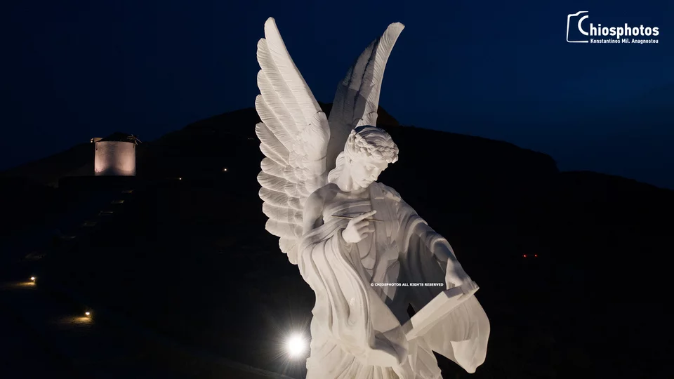 Αποκαλύφθηκε το επιβλητικό άγαλμα τεσσάρων μέτρων στα Ψαρά για τους ήρωες του ’21 (βίντεο)