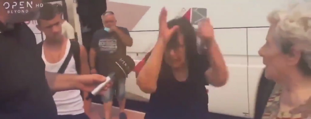 Σοκ στην Εύβοια: Κάτοικοι παίρνουν κλαίγοντας στα κανάλια & ουρλιάζουν για βοήθεια ενώ πλησιάζουν οι φλόγες (upd)