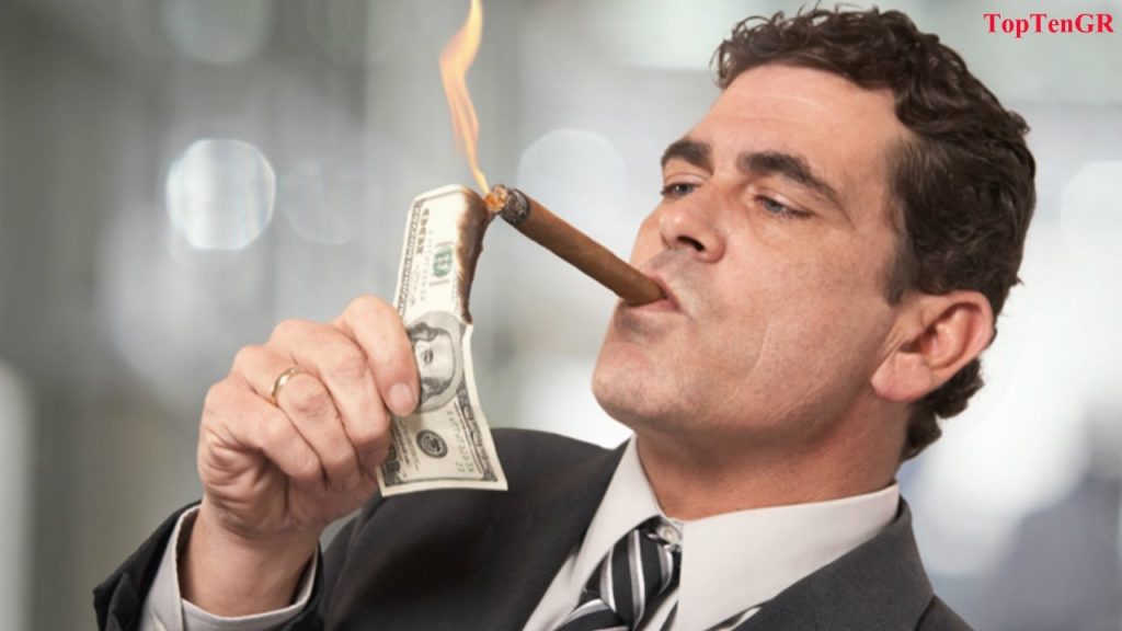 Αυτός είναι πλέον ο πιο πλούσιος άνθρωπος στον κόσμο – «Εκθρόνισε» τον Jeff Bezos