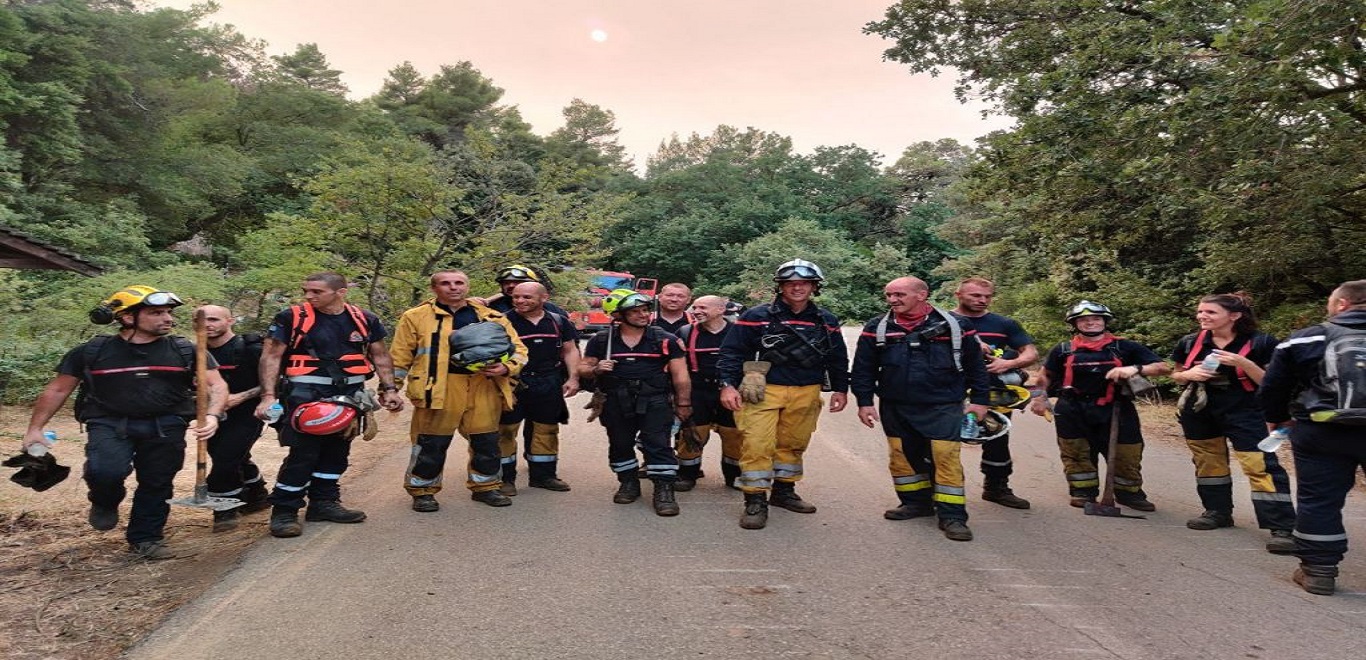 Φωτιά στην Αττική: Στη μάχη κατάσβεσης και οι Γάλλοι πυροσβέστες (φώτο)