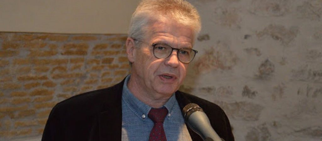 Ο κόσμος καίγεται αλλά ο Χ.Γώγος τα εμβόλιά του: «Είναι ασφαλές για τις νεαρές ηλικίες και για τα παιδιά – Να το κάνουν»