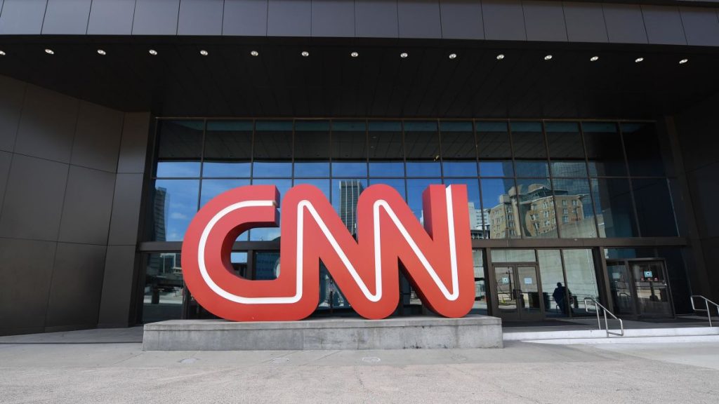 Το CNN απέλυσε τρεις ανεμβολίαστους εργαζόμενους