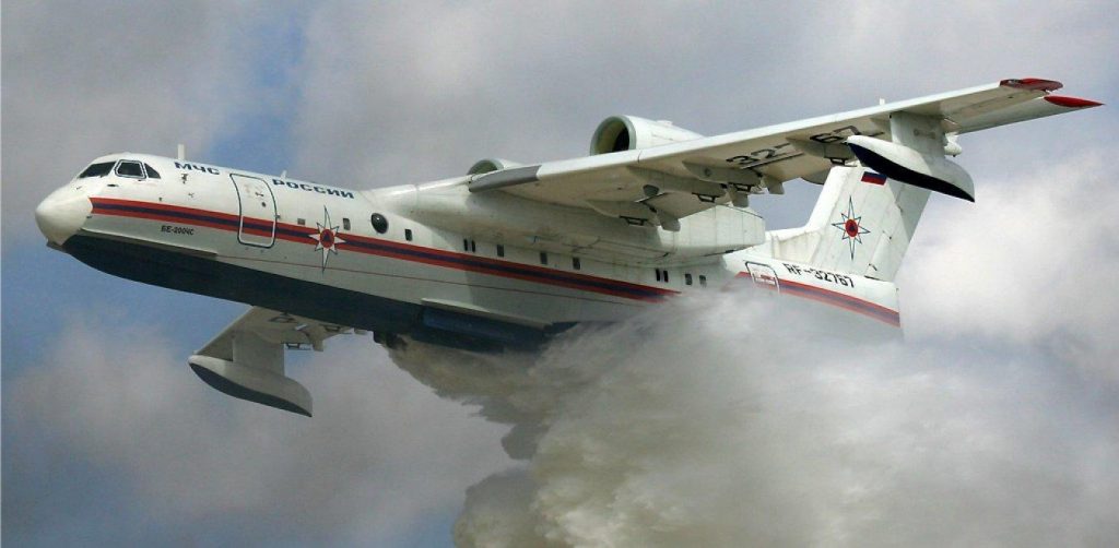 Οι Ρώσοι πιλότοι του Beriev-200 κατέγραψαν από ψηλά τη φωτιά στην Εύβοια (βίντεο)