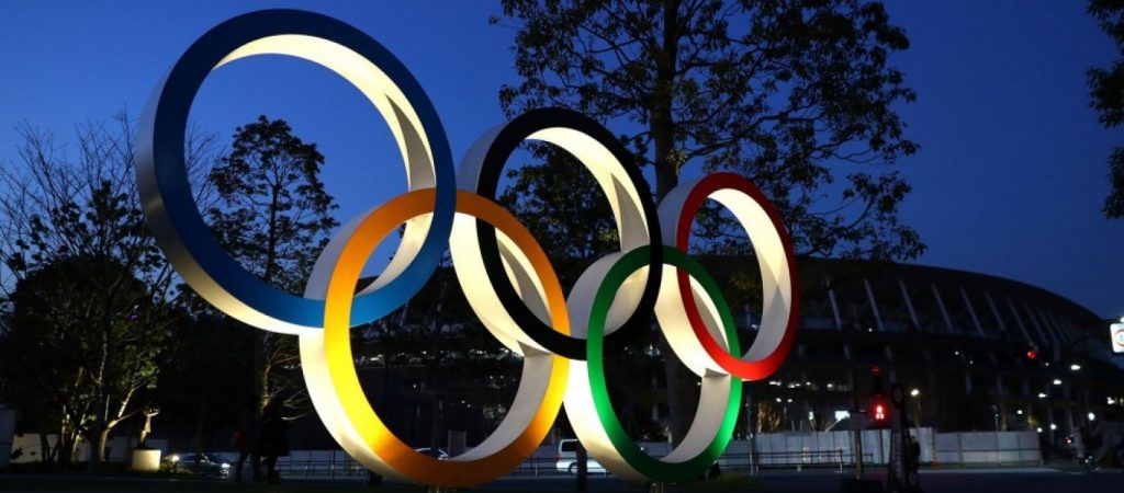 Ολυμπιακοί Αγώνες: Κορυφαίες αθλήτριες γιορτάζουν τα μετάλλιά τους με ένα φιλί στο στόμα (βίντεο – φώτο)