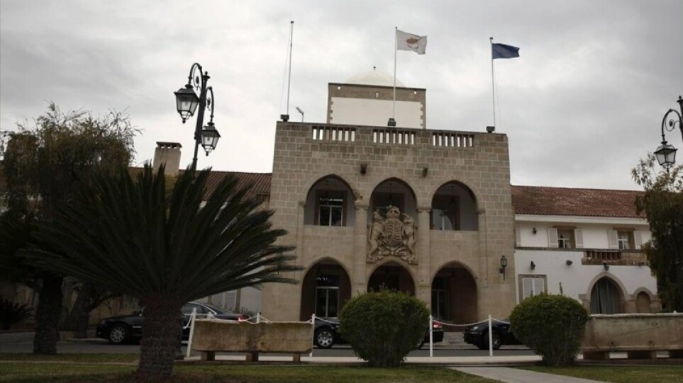 Λευκωσία: Τοποθέτησαν ομοίωμα βόμβας στην είσοδο του Προεδρικού Μεγάρου