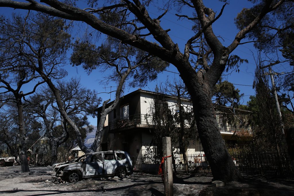 Οικονομική «στήριξη» ανέκδοτο: Τους «έκαψαν» και τώρα τους μοιράζουν ψίχουλα! – 600 ευρώ επίδομα και απαλλαγή ΕΝΦΙΑ