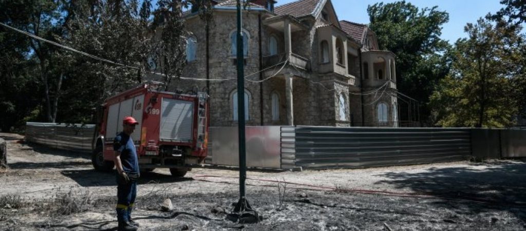 Τατόι: Μεγαλύτερη η έκταση ζημιάς από ό,τι λέγεται – Κάηκαν κοντέινερ και δύο κτίρια