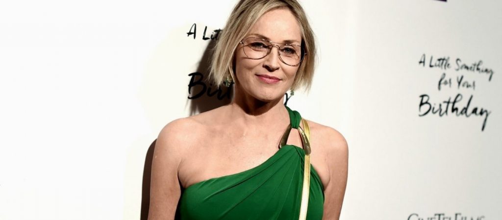 Σάρον Στόουν: Ποζάρει στα 63 της με σέξι μαγιό και…ζαλίζει! (φώτο)