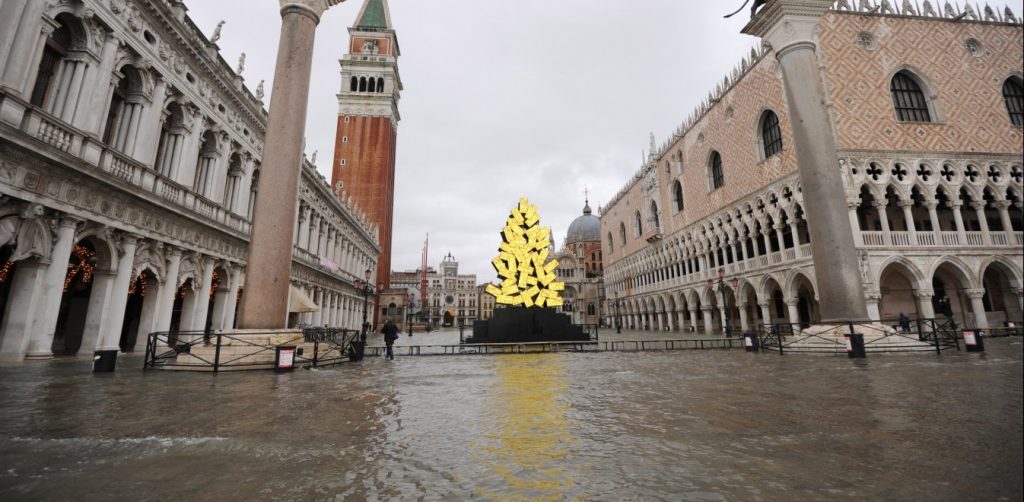 Πλημμύρισε η πλατεία του Αγίου Μάρκου στη Βενετία (φώτο-βίντεο)