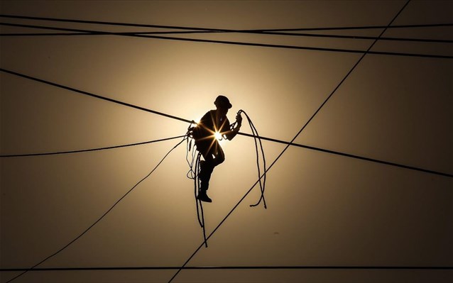 Ο ΔΕΔΔΗΕ ανακοίνωσε ότι θα χρειαστούν έως και 10 μέρες για την αποκατάσταση των ζημιών στο δίκτυο διανομής