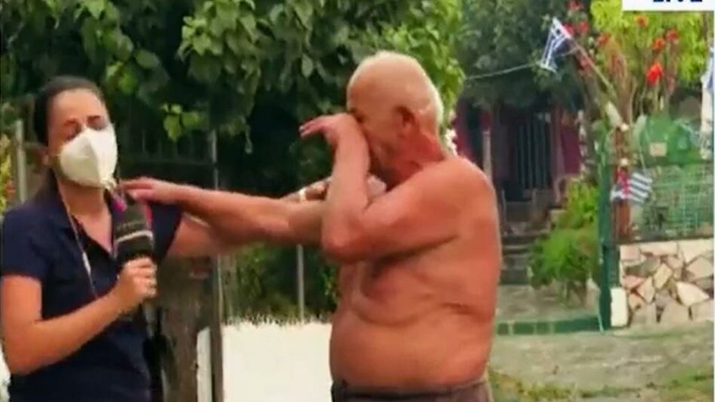 Φωτιά στην Εύβοια: Η ιστορία του ηλικιωμένου που ξέσπασε σε λυγμούς μιλώντας στη δημοσιογράφο
