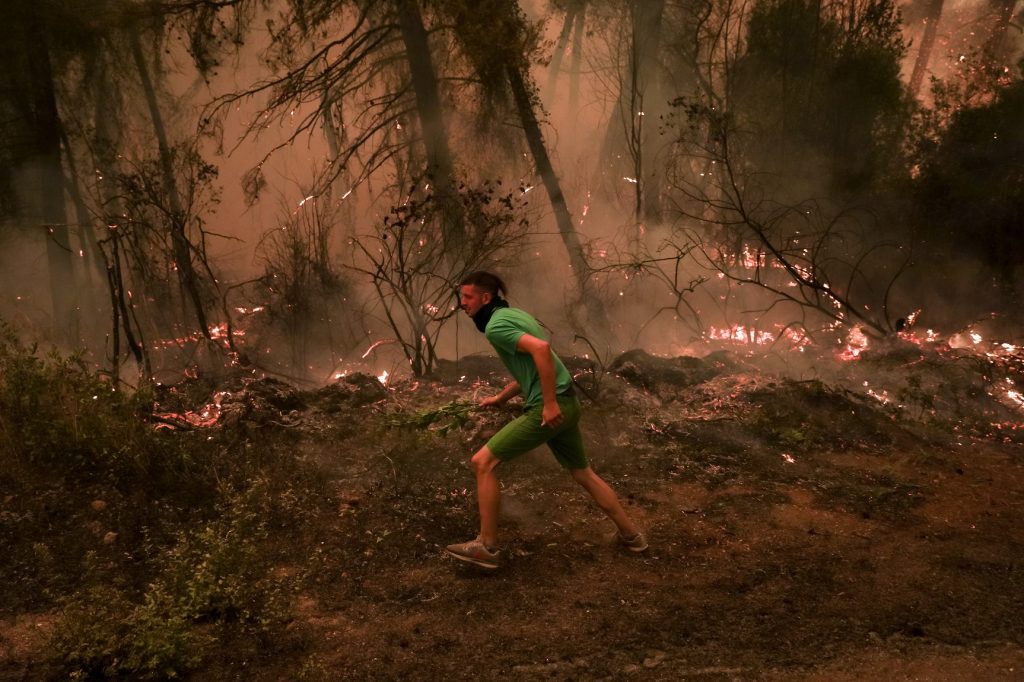 Κάτοικοι Εύβοιας: «Είχαν εντολή να μην ρίξουν νερό – Έκαψαν την Βόρεια Εύβοια για να βάλουν ανεμογεννήτριες»!
