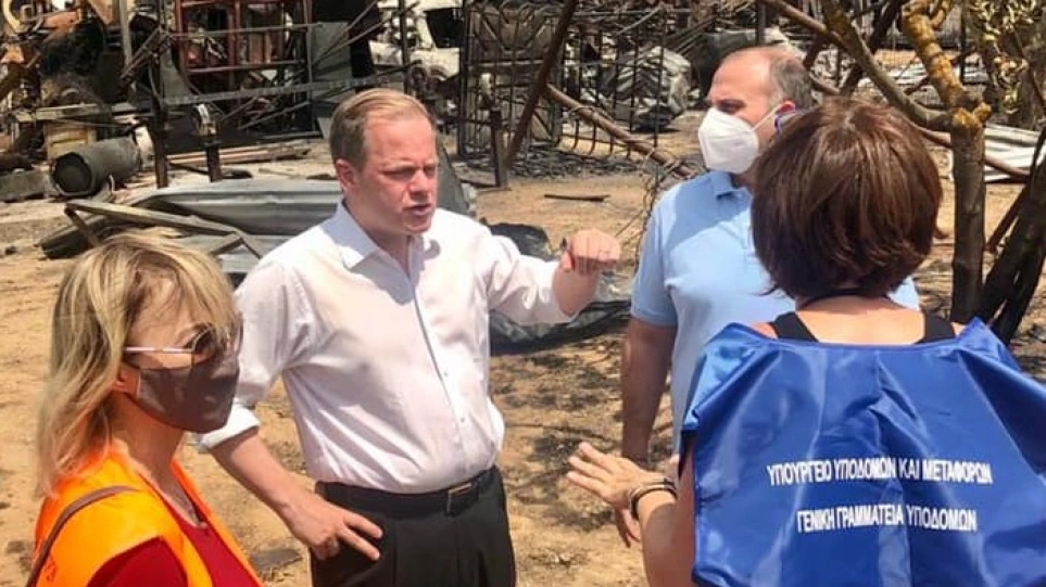 Στην καμένη Βαρυμπόμπη ο Κ.Καραμανλής: «Θα σταθούμε δίπλα σας τώρα»