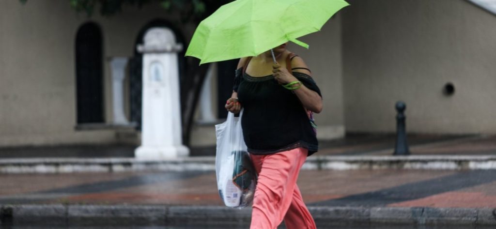 Ραγδαία αλλαγή του καιρού: Βροχές και καταιγίδες σε Στερεά Ελλάδα και Μακεδονία