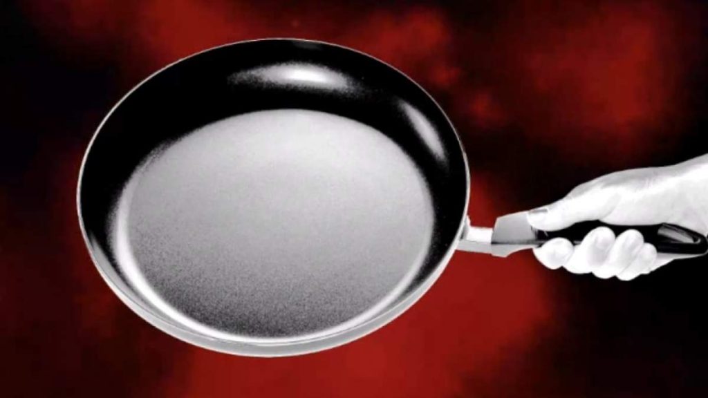 Έτσι θα καθαρίσεις αποτελεσματικά ένα μαυρισμένο τηγάνι