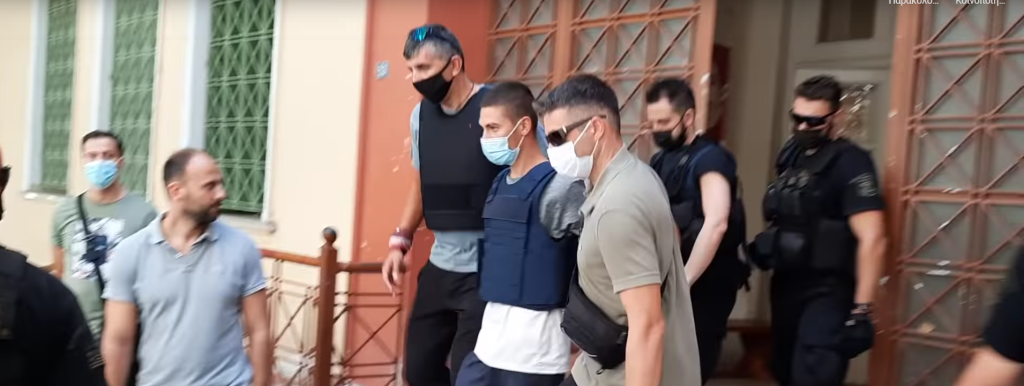 Σέρρες: Στη φυλακή ο 21χρονος που σκότωσε τον φίλο του – «Το παιδί μου ρε αλήτη» φώναζε ο πατέρας του θύματος (βίντεο)