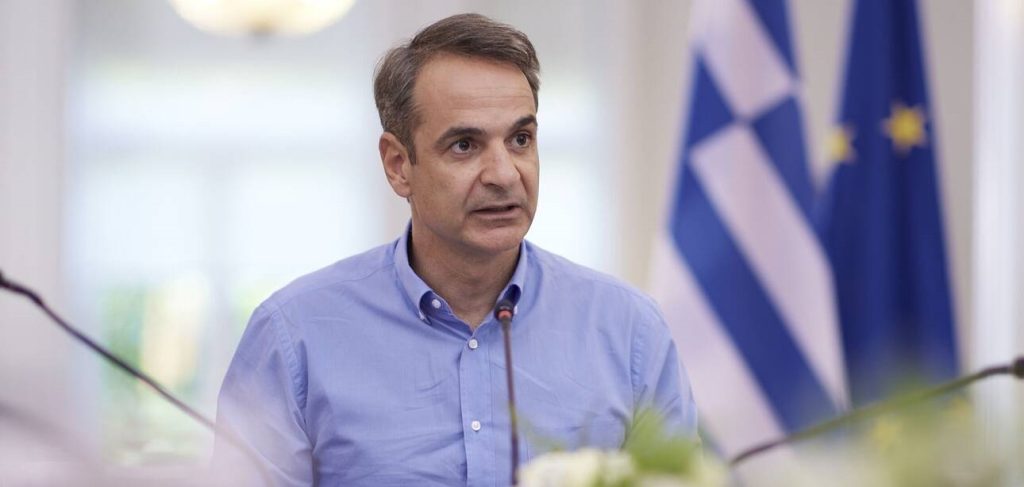 «Και μένα η μάνα μου μετά από μια οικογενειακή κρίση θυμάται να αλλάξει τις κουρτίνες»: Πώς σχολιάζεται ο ανασχηματισμός