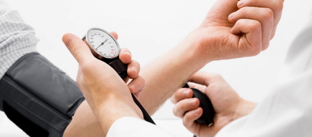 Δείτε τι πρέπει να προσέχετε με την αρτηριακή σας πίεση όταν έχει ζέστη