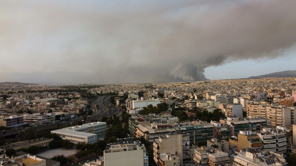 Φωτιά στη Νότια Εύβοια: Δείτε με πόσα χιλιόμετρα «ταξίδεψε» ο καπνός στην Αττική (φώτο)