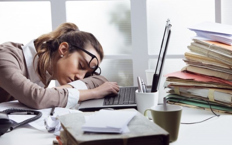 Πέντε λόγοι που νιώθετε διαρκώς κουρασμένοι – Τι μπορείτε να κάνετε