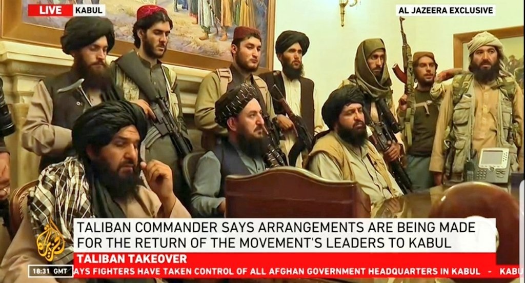 Στους Ταλιμπάν η εξουσία: Ύψωσαν τη σημαία τους στο προεδρικό μέγαρο – Ισλαμικό Εμιράτο του Αφγανιστάν και επισήμως