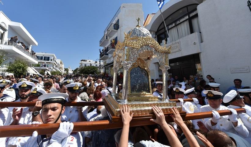 Δεκαπενταύγουστος με κυβέρνηση και λοιμωξιολόγους να στέλνουν την αστυνομία στους ναούς- Μέτρα και ακύρωση λιτανειών