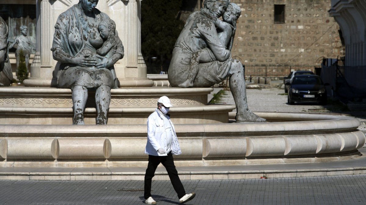 Επαναφέρουν τα περιοριστικά μέτρα λόγω νέας έξαρσης του κορωνοϊού στα Σκόπια – 2.000 διαμαρτυρόμενοι στους δρόμους