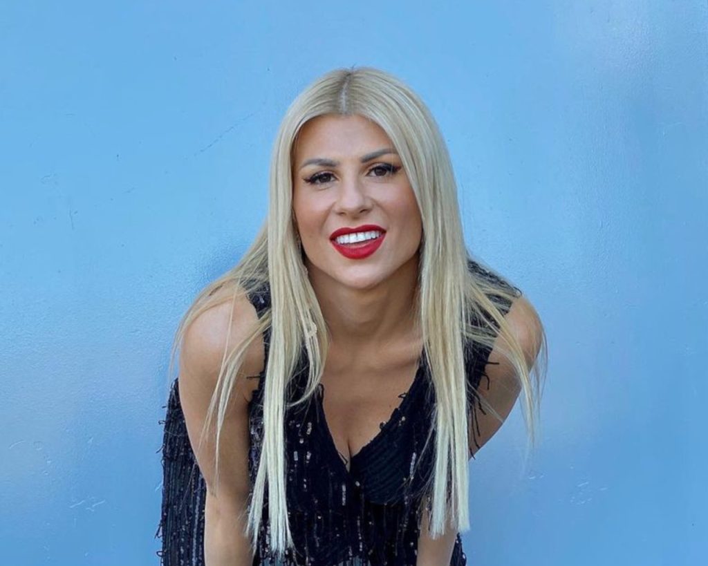 H Ευρυδίκη Παπαδοπούλου «ξέχασε» να βάλει το μαγιό της και «κόλασε» τη Ζάκυνθο (φώτο)