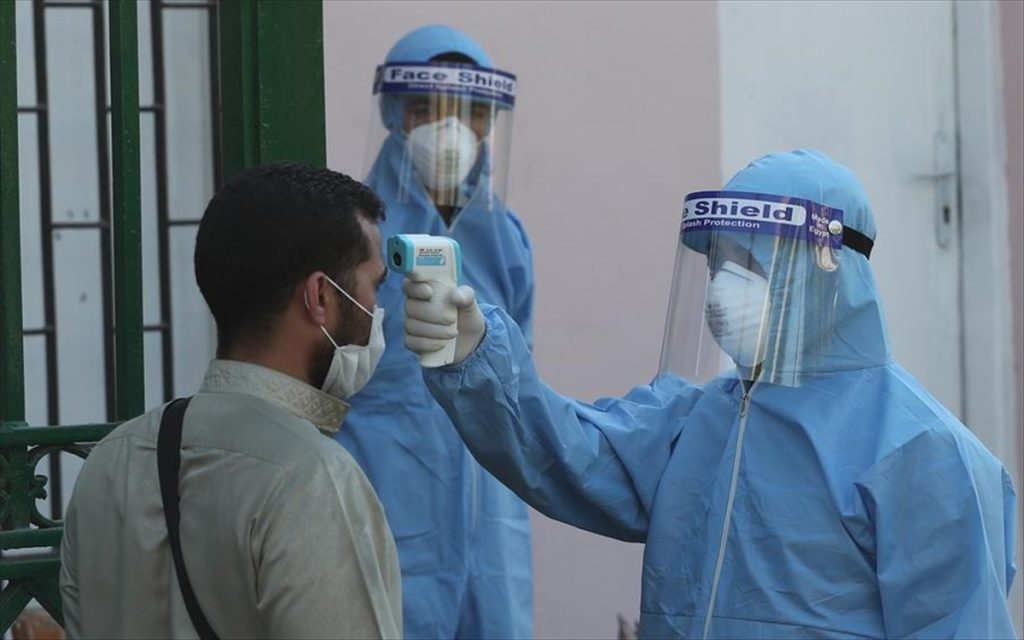 Η Αίγυπτος ξεκινά τους υποχρεωτικούς εμβολιασμούς στο προσωπικό των σχολείων και τους φοιτητές