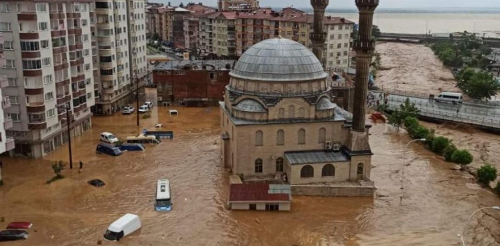 Τουρκία: Τους 70 έφτασαν οι νεκροί από τις φονικές πλημμύρες (βίντεο)