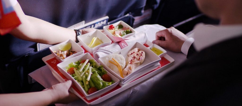 10 πράγματα που δεν ήξερες για το φαγητό του αεροπλάνου