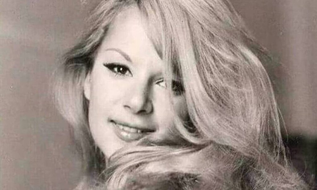 Σπάνια φωτογραφία: H Aλίκη Βουγιουκλάκη με τον Βλάσση Μπονάτσο και τον Αλέκο Αλεξανδράκη στα μπουζούκια (φωτο)