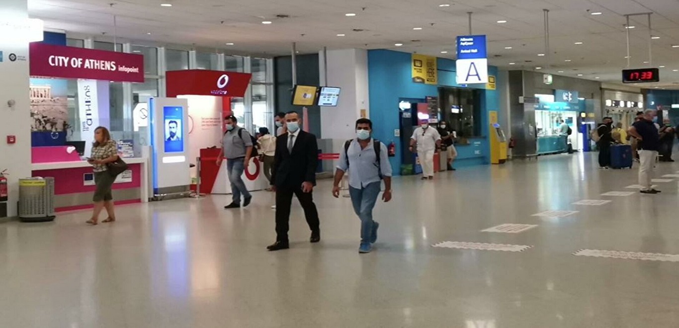 Επέστρεψε στη χώρα ο Έλληνας διερμηνέας που φυγαδεύτηκε από το Αφγανιστάν – Οι πρώτες του δηλώσεις (βίντεο)