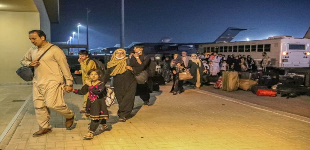 ΗΠΑ: Η αμερικανική βάση στο Κατάρ έχει «πνιγεί» από τους εκκενωθέντες – Πολύωρη αναστολή των πτήσεων