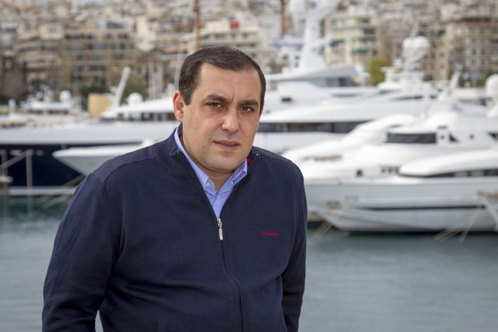 «Πανηγυρίζει» ο υφυπουργός Ναυτιλίας: «Επιτυχία του κράτους ότι σκοτώθηκε μόνο ο εθελοντής πυροσβέστης από τις φωτιές»