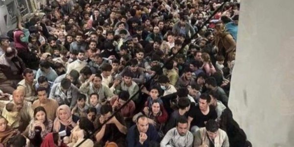 Περίπου 12.000 πολίτες απομακρύνθηκαν σε μια εβδομάδα από το Αφγανιστάν σύμφωνα με το ΝΑΤΟ