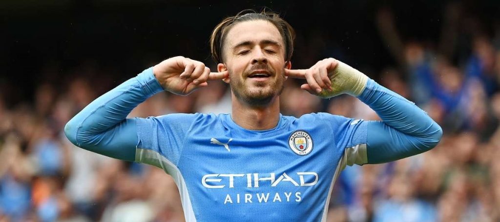 Τρομερός: Οπαδός της Άστον Βίλα κάλυψε με μονωτική ταινία το όνομα του Τ.Γκρίλις (φώτο)