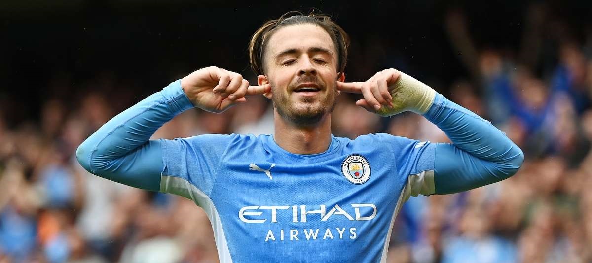 Τρομερός: Οπαδός της Άστον Βίλα κάλυψε με μονωτική ταινία το όνομα του Τ.Γκρίλις (φώτο)