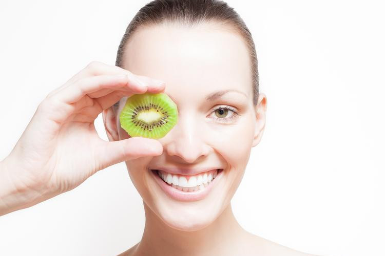 Αυτά είναι τα καλύτερα τρόφιμα για λαμπερό δέρμα το καλοκαίρι